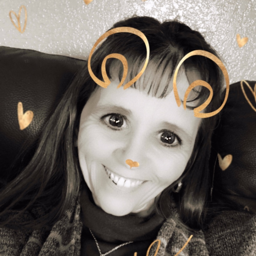COMMENTS FULL!!!  Meet your Posher, Yvonne